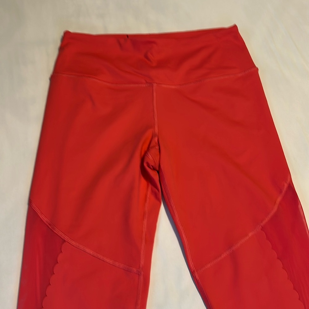 Victoria’s Secret Knockout Leggings Size Medium